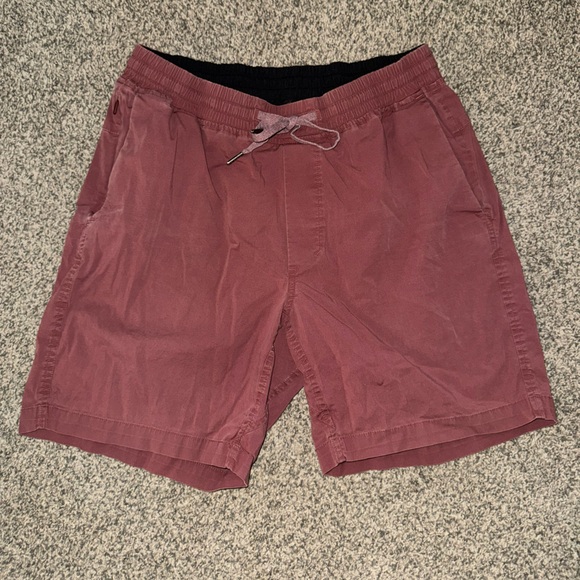 Lululemon Bowline Shorts - Picture 2 of 9